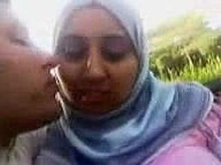 Watch a Muslim nymph from Egypt reach ejaculation