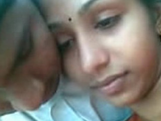 Mallu couple's super-fucking-hot smooching session on the beach with audio