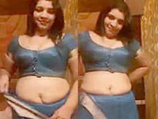 Aunty in saree unveils her titties and ass, gets crazy in the kitchen