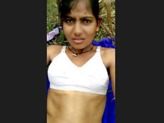 Bihari couple's super-steamy outdoor sex in VDO
