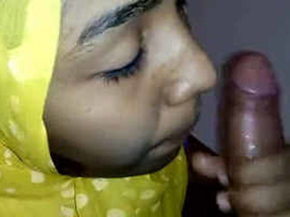 Muslim nymph with a hijab enjoys oral intercourse and intercourse in her mouth