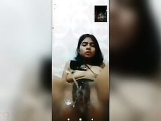 Hell-hot Desi girl reaches orgasm after masturbating off