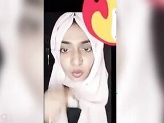 Gal Hijabi Desi plays with her chubby poon on camera