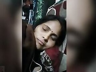 Juicy Desi Bhabhi unveils her nice soggy titties on cam