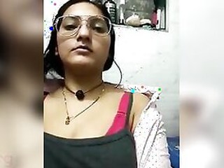 Desi slut in stunning glasses shows off her huge knockers for a live cam show