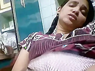 Indian bank clerk strokes off selfies