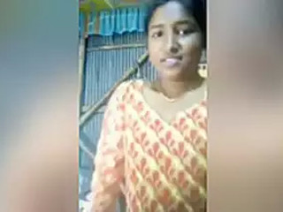 Amateur Indian stunner flaunts her wooly cunny on cam