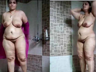 Indo Serbian sex princess sparkes in a bathroom under the super-steamy summer sun