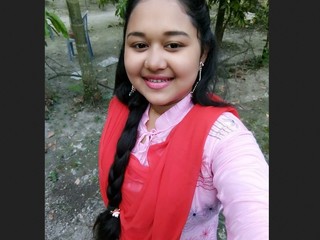 Yam-sized Indian bhabi luvs some solo fun in the village