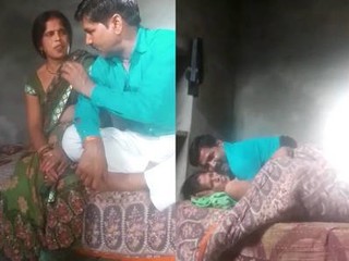 Money-loving desi aunty elations herself with a fuck stick