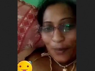 Desi aunt-in-law demonstrates off her bod on VK for your sensation