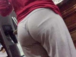Watch as my mom's arse juggles in sweatpants in this Chinese porno vid