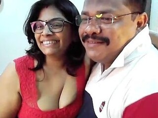 Fatty aunty with big cupcakes luvs on cam