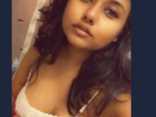 Cute Indian lady flaunts her phat bumpers and private parts in a video