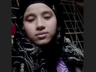 Desi wifey in hijab satiates paramour with solo getting off