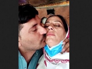 Pakistani aunty and her neighbor uncle share a romantic rendezvous