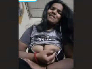 Indian girl flaunts her phat boobs in a
