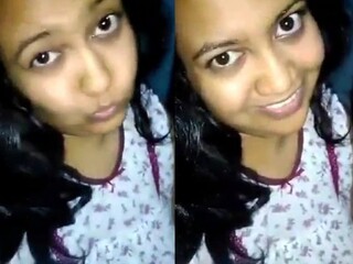 Big  bhabi displays off her  cooter