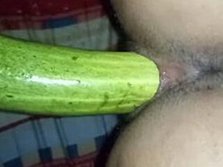 Indian gal uses cucumber to sate sexual dreams instead of fucky-fucky playthings