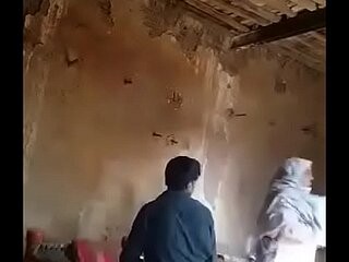 Mature Pakistani Mummy luvs tough hump with well-endowed fellow