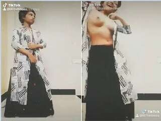 Desi damsel flaunts her phat melons on TikTok