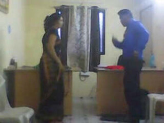 Mature bhabhi gets down and dirty with youthfull paramour in office video