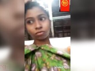Indian hottie bares her figure for Lankan subscribers who crave mammories