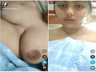 Indian model flaunts her melons at a Tango demonstrate