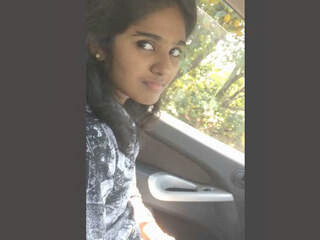 Desi's cute face getting boinked in the car